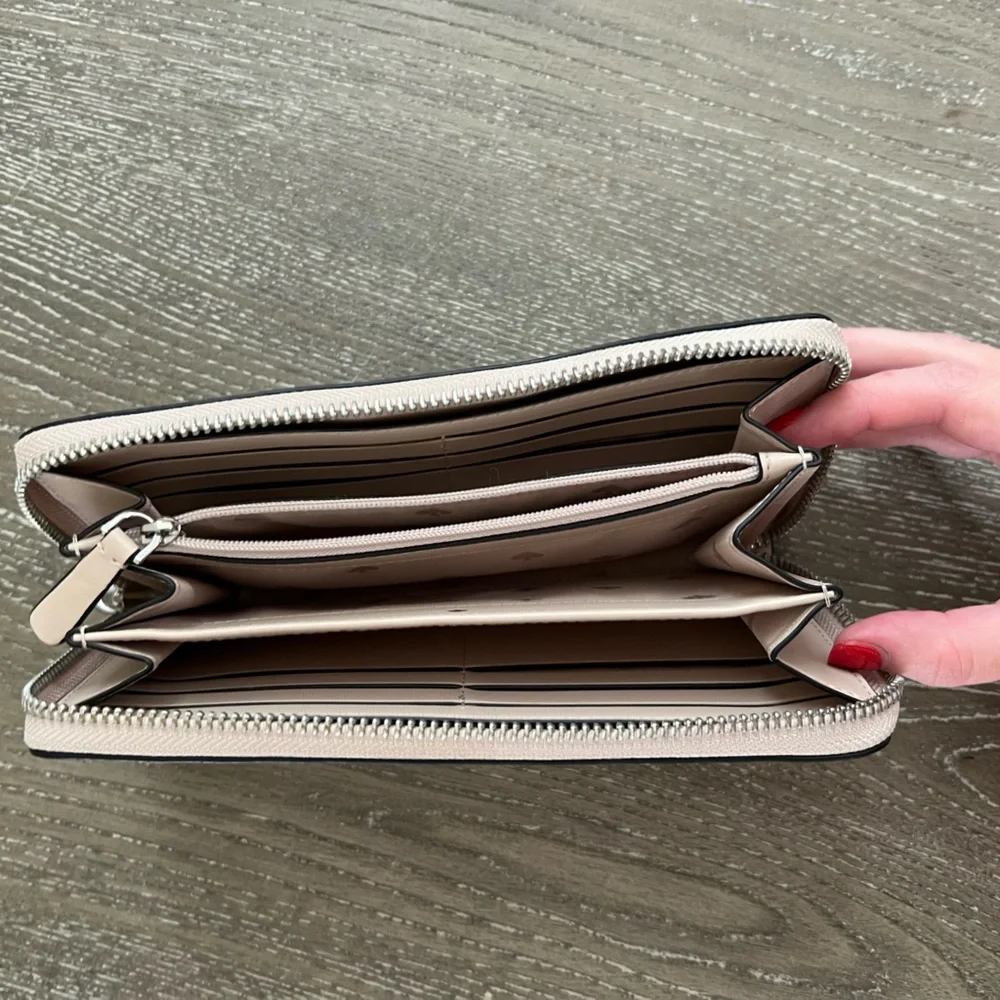 Kate Spade Wallet - Picture 4 of 4